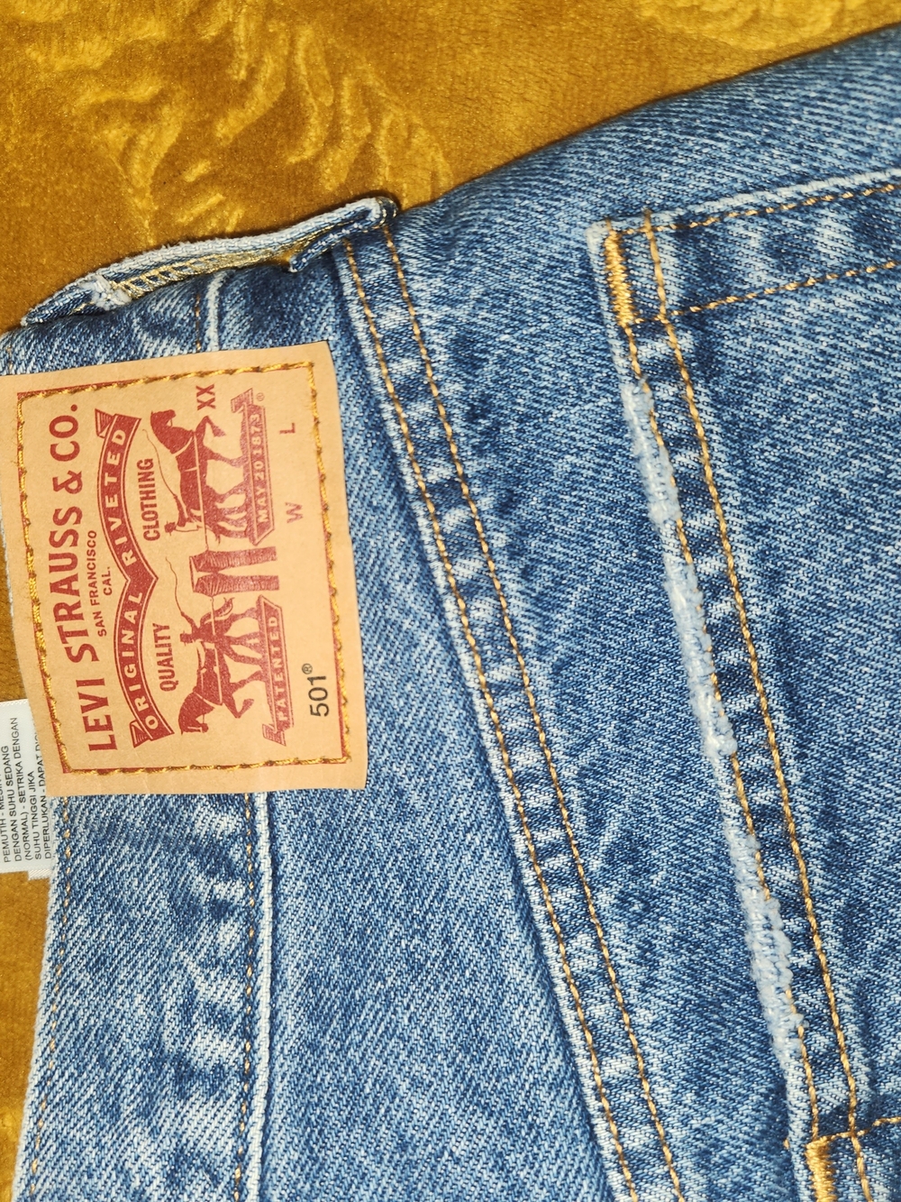Levi's Distressed Blue Denim Jeans - Picture 3 of 4